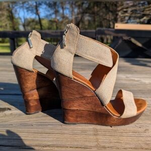 Diane Von Furstenberg Beige and Wood Wedges Size 9